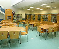 泰国经贸大学(原西那瓦大学)