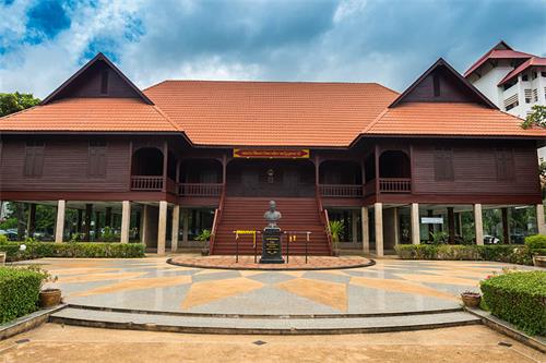 泰国乌隆他尼皇家大学