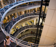 英国伦敦政治经济学院