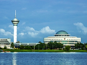 泰国经贸大学(原西那瓦大学)