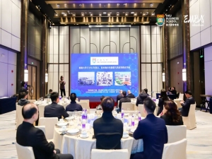 当我们问DeepSeek“港大EMBA环球班一期有什么亮点”时，它是这样回答的：