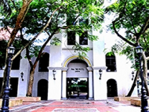 泰国易三仓大学