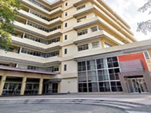 泰国诗纳卡宁威洛大学