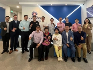 热烈欢迎！中国企业协会（新加坡）和新加坡商会校友访问