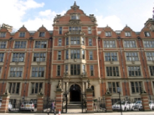 英国伦敦政治经济学院